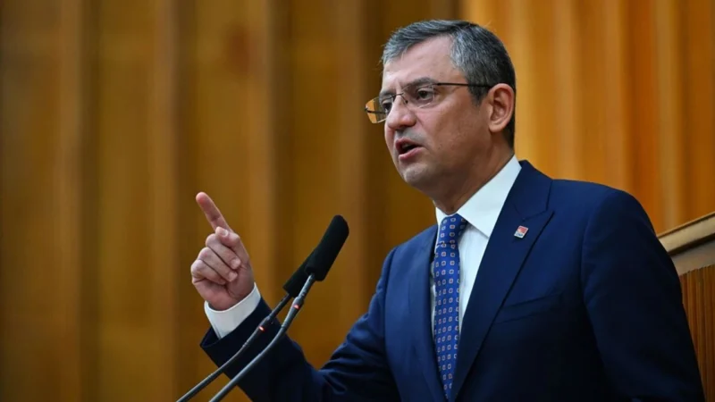 CHP Genel Başkanı Özgür Özel, İstanbul Büyükşehir Belediye Başkanı Ekrem