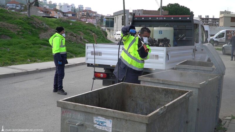 İzmir Büyükşehir Belediyesi sivrisineklere yönelik mücadelesini yıl boyunca sürdürüyor. 