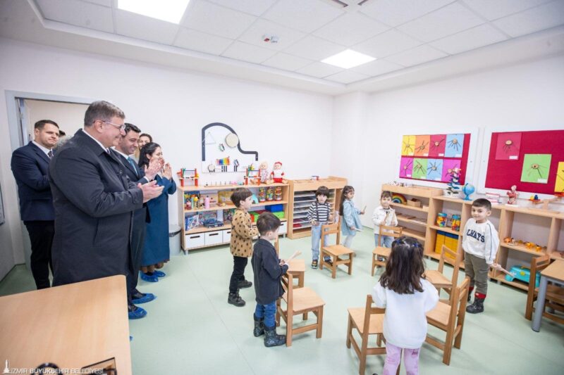 İzmir Büyükşehir Belediyesi, kentin birçok bölgesinde faaliyet gösteren Yuvamız İzmir
