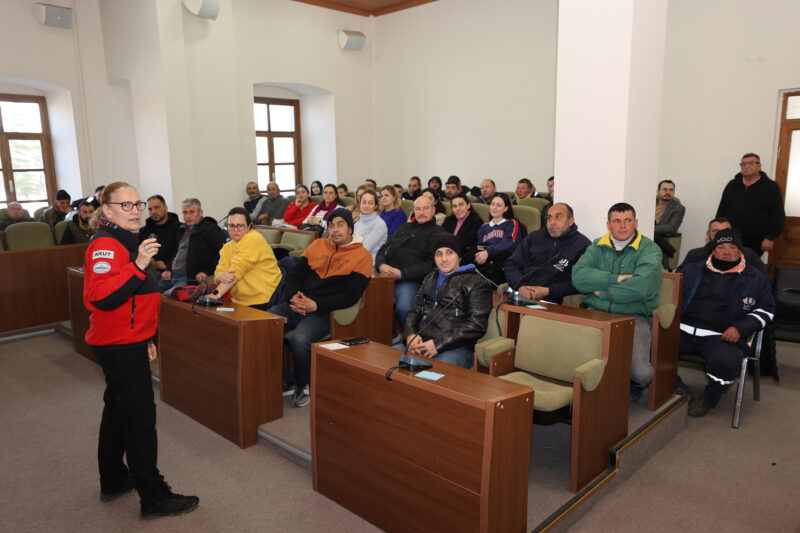 Urla Belediyesi, olası afetlere karşı hazırlıklı olmak için AKUT ile