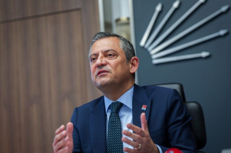 CHP lideri Özgür Özel, TBMM grup toplantısında demokratikleşme paketine destek