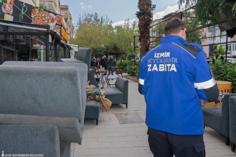 İzmir Büyükşehir Belediyesi, özellikle Buca Forbes Caddesi’nde bazı işletmelerin kamuya