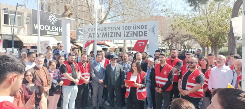 Çiğli kasaplar meydanında bir araya gelen Gençlik Kolları Başkanı 