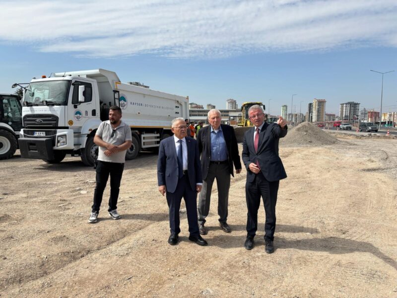 Kayseri Büyükşehir Belediye Başkanı Dr. Memduh Büyükkılıç, Hulusi Akar Bulvarı