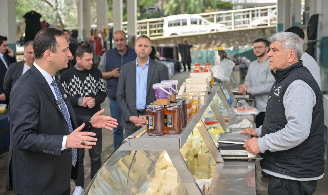 Bornova Belediye Başkanı Ömer Eşki, saha gezileri kapsamında EVKA-3 Pazaryeri’nde