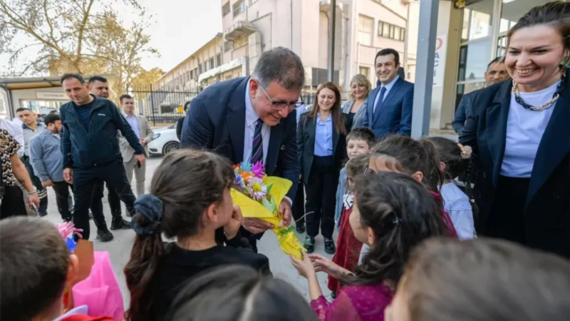 İzmir Büyükşehir Belediye Başkanı Tugay, 14 Mart Tıp Bayramı'nda Eşrefpaşa