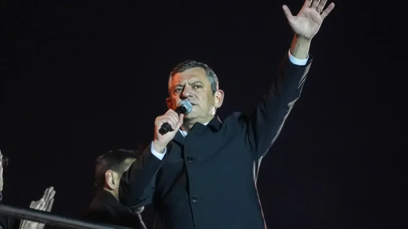 İBB odaklı soruşturmalarda 51 kişi tutuklanırken, Ekrem İmamoğlu Saraçhane'de yaptığı