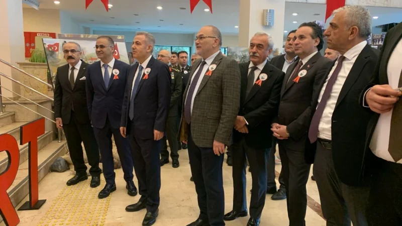DEÜ Sabancı Kültür Merkezi’nde düzenlenen 18 Mart Şehitleri Anma Günü