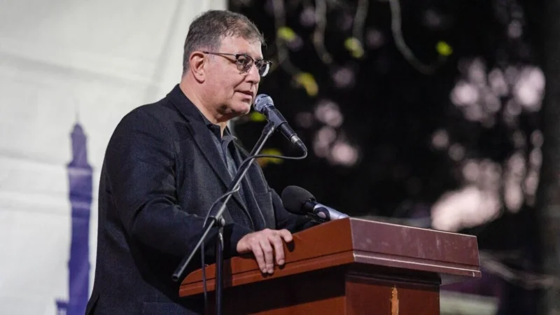 İzmir Büyükşehir Belediyesi’nin ramazan ayı boyunca 30 ilçede kurduğu iftar