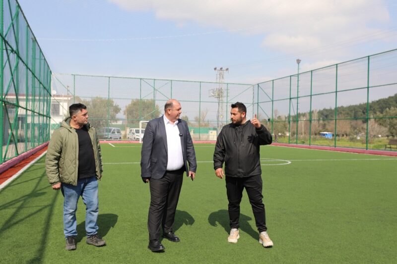 Menderes Belediyesi, spor alanında gerçekleştirdiği yenileme çalışmalarına bir yenisini daha