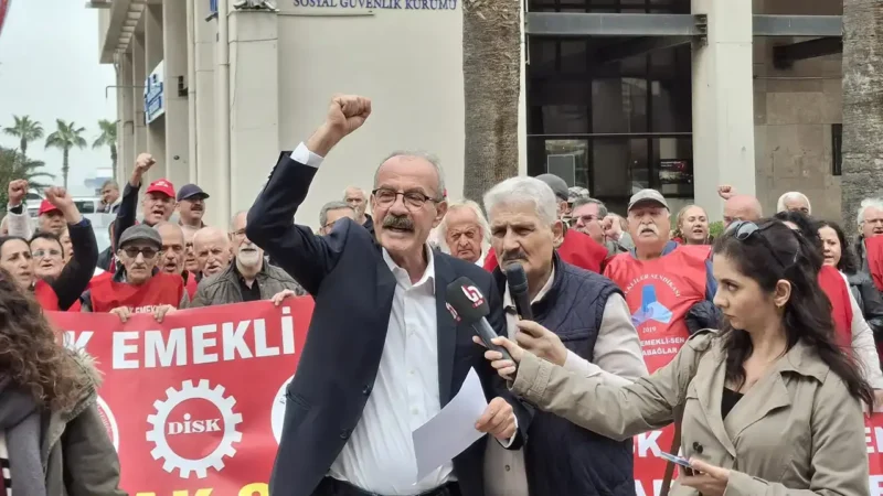 DİSK Emekli-SEN, emekli ikramiyelerinin 4 bin TL olmasını karşın basın