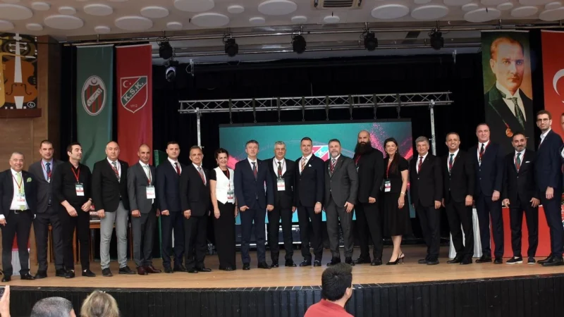 İzmir’de bu sezon Karşıyaka Spor Kulübü’nde sular bir türlü durulmuyor.