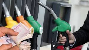 Benzinin litre fiyatına 1 lira 04 kuruşluk indirim gelirken, motorin
