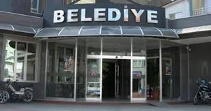 &nbsp;İzmir&rsquo;de belediyeler arası b&uuml;rokrat transferi s&uuml;r&uuml;yor. Son olarak iki dikkat