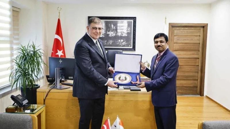 İzmir Büyükşehir Belediye Başkanı Dr. Cemil Tugay, Hindistan’ın Ankara Büyükelçisi