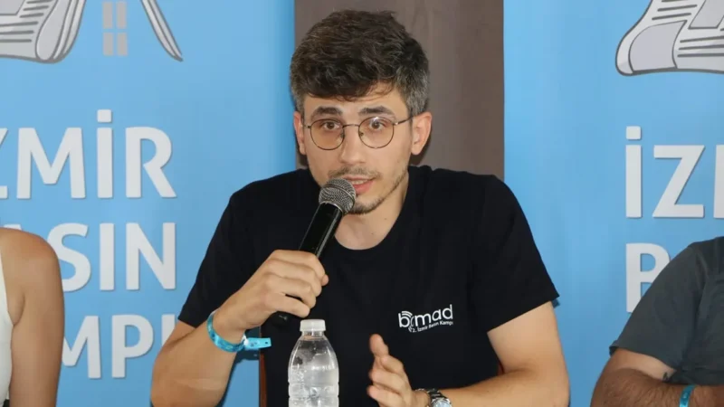 İzmir’de protestoları takip eden gazeteci Yağız Barut, Alsancak Montrö Meydanı’nda