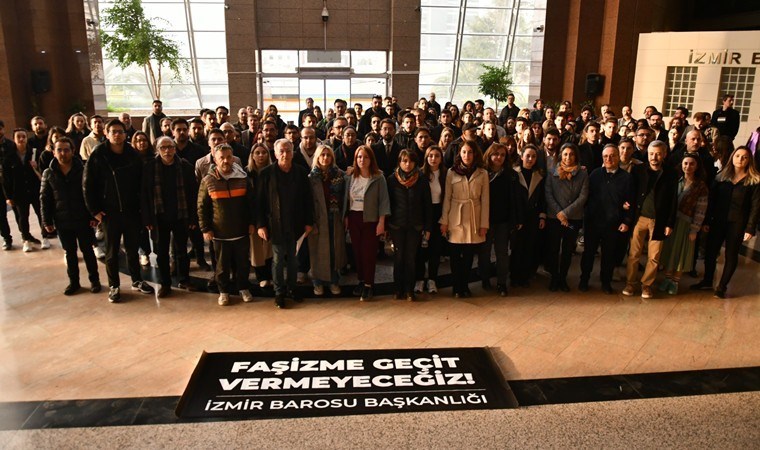 İzmir’de AKP İl Binasına yürüyen öğrencilerden gözaltına alınanlar için İzmir