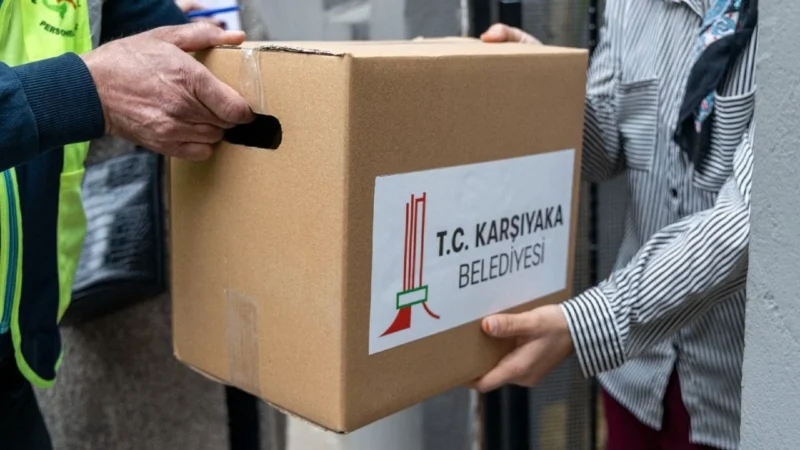 Karşıyaka Belediyesi, Ramazan ayında ihtiyaç sahiplerine erzak desteği sağlıyor. Başkan