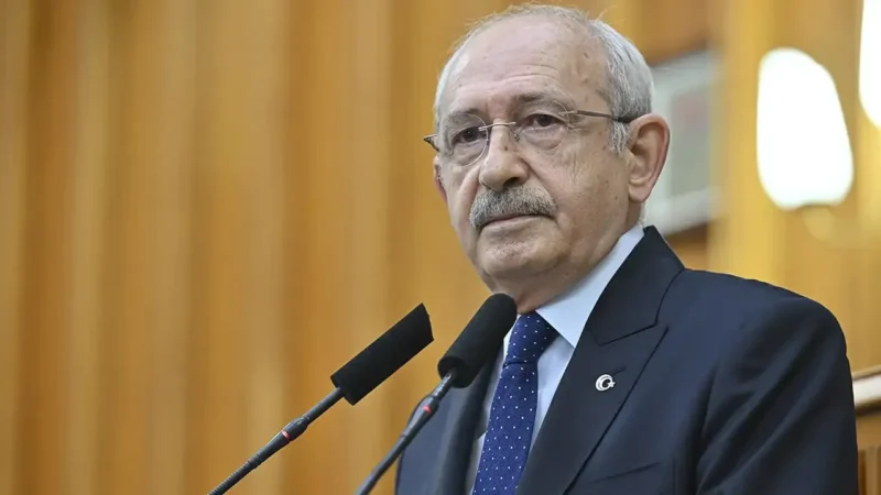 Sabah saatlerinde yaşanan gözaltılana bir tepki de CHP eski Genel