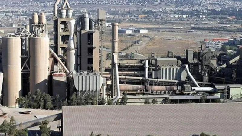 İzmir Büyükşehir Belediyesi'nin, Çimentaş'ın şehir dışına taşınması yönündeki kararını mahkeme