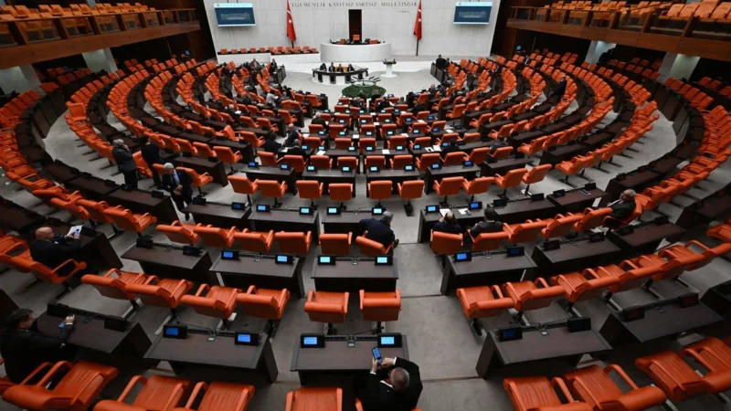 TBMM'de söz alan CHP Milletvekili Ali Mahir Başarır'ın konuşması sırasında