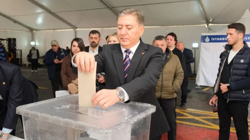 CHP Grup Başkanvekili Murat Emir, İstanbul Büyükşehir Belediye Başkanı Ekrem