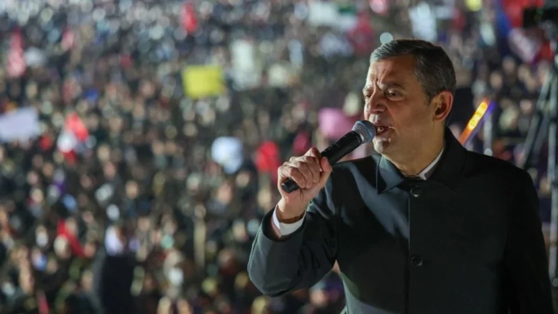 CHP Genel Başkanı Özgür Özel, İstanbul'da düzenlenen mitingde Cumhurbaşkanı Recep