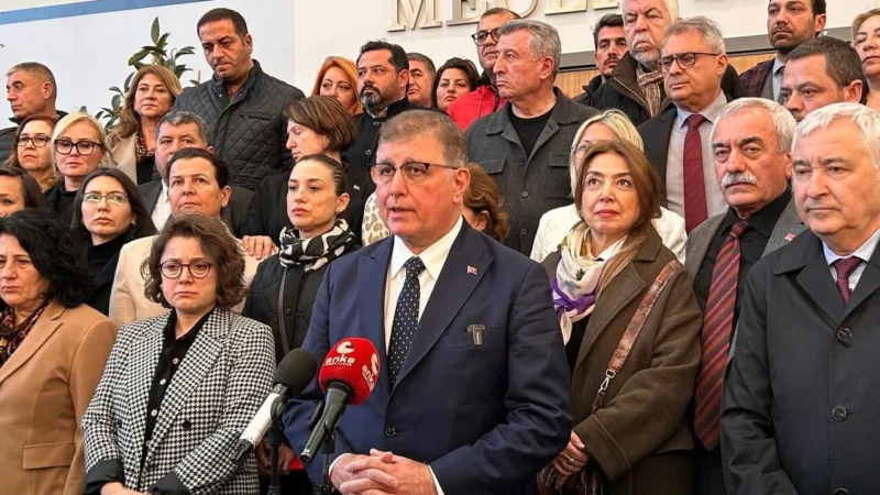 İzBB Başkanı Cemil Tugay, CHP’nin olağanüstü kurultay kararının partiyi güçlendireceğini