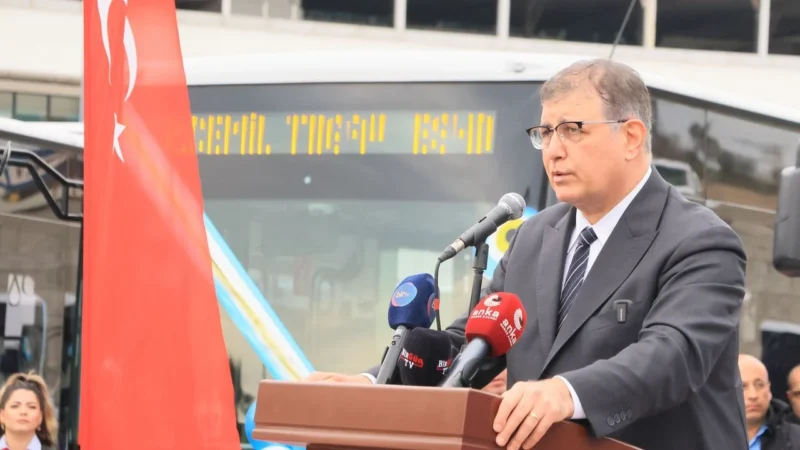 İzmir Büyükşehir Belediye Başkanı Cemil Tugay, İstanbul Büyükşehir Belediye Başkanı