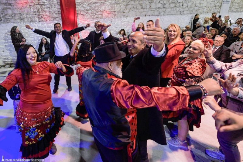 İzmir Büyükşehir Belediyesi, 8 Nisan Dünya Romanlar Günü’nü Tarihi Bıçakçı