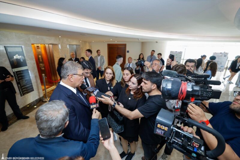 İzmir Büyükşehir Belediye Başkanı Dr. Cemil Tugay, Göztepe Spor Kulübüne