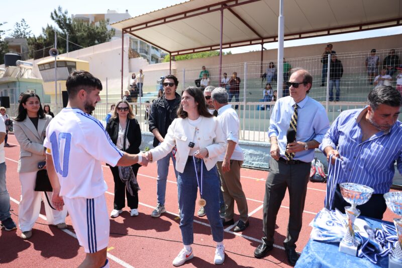 Çeşme Belediye Başkanı Lâl Denizli, Türk-Yunan Dostluk Maçı’nda, bu dostluğun