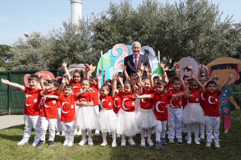 Kemalpaşa Belediyesi tarafından organize edilen etkinliklerde, 23 Nisan Ulusal Egemenlik