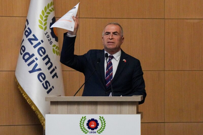 Gaziemir Belediyesi’nin 2024 Yılı Faaliyet Raporu’nun onaylandığı meclis toplantısında konuşan