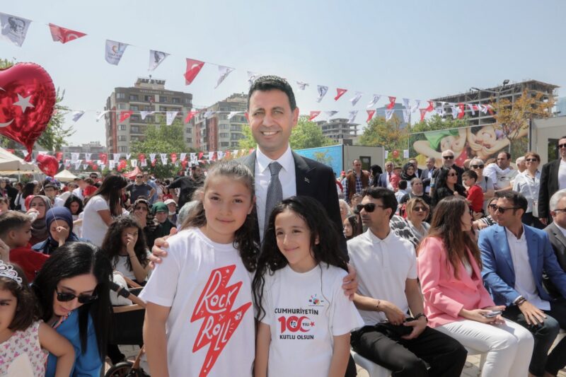 Bayraklı Belediyesinin düzenlediği 23 Nisan Ulusal Egemenlik ve Çocuk Bayramı