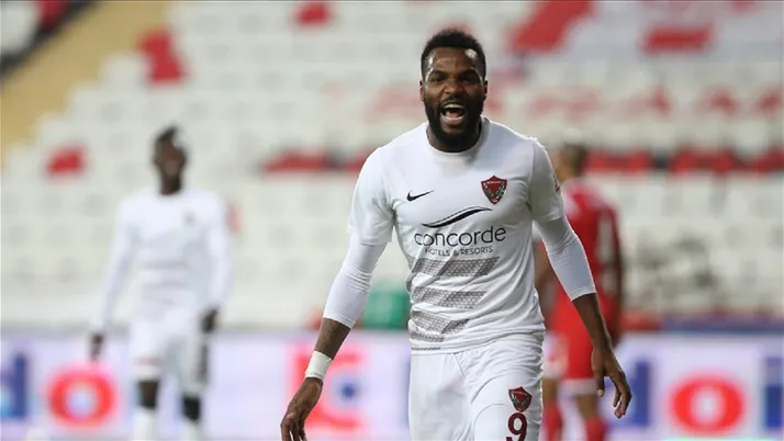 Süper Lig’de 2020-2021 sezonunda Hatayspor forması giyen Gabonlu futbolcu Aaron
