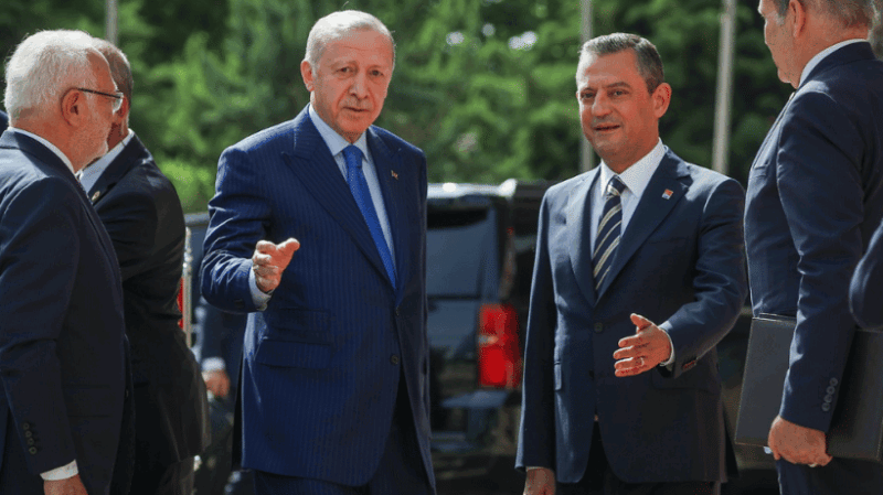 Cumhuriyet Halk Partisi (CHP) Genel Başkanı Özgür Özel hakkında, Cumhurbaşkanı
