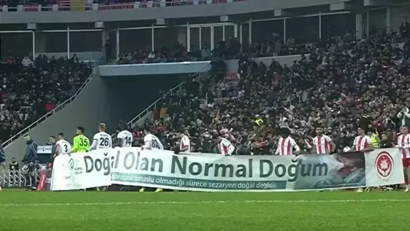Fenerbahçe maçına "Doğal olan normal doğum" pankartıyla çıkan Sivasspor, sosyal