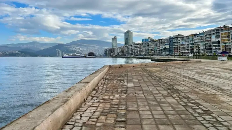 İzmir nisan ayına girdi ancak beklenen bahar henüz gelmedi. Önümüzdeki
