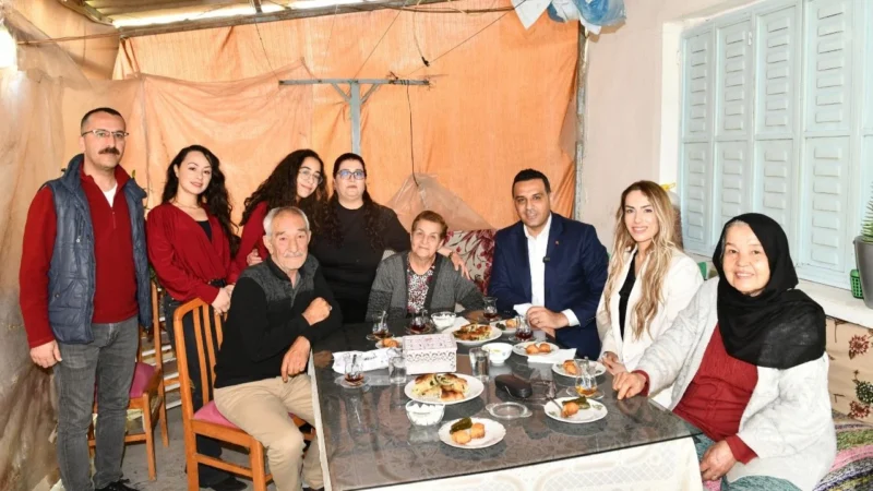 Çiğli Belediyesi Evde Kişisel Bakım Hizmetleri ekiplerinin sevgi dolu yaklaşımıyla
