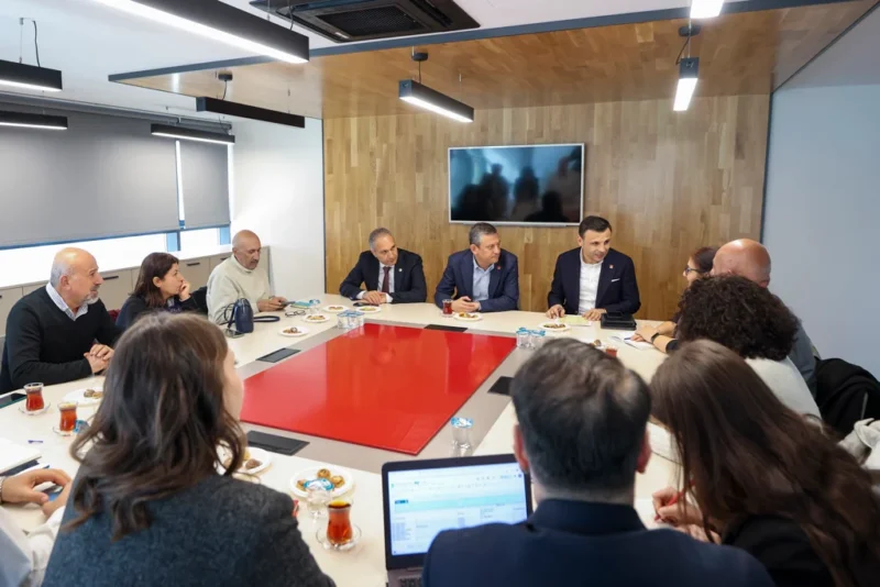 CHP Genel Başkanı Özgür Özel, Ekrem İmamoğlu’nun gözaltına alınmasının ardından