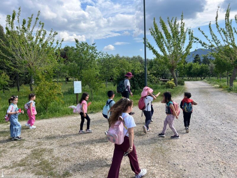 İzmir Büyükşehir Belediyesi, İzmirli çocuklar için İnciraltı Kent Ormanı’nda “Doğa