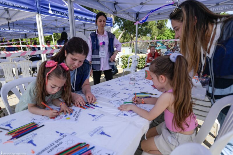Baharın başlangıcını simgeleyen Hıdırellez kutlamaları, Kültürpark’ta düzenlenen piknik ve oyun