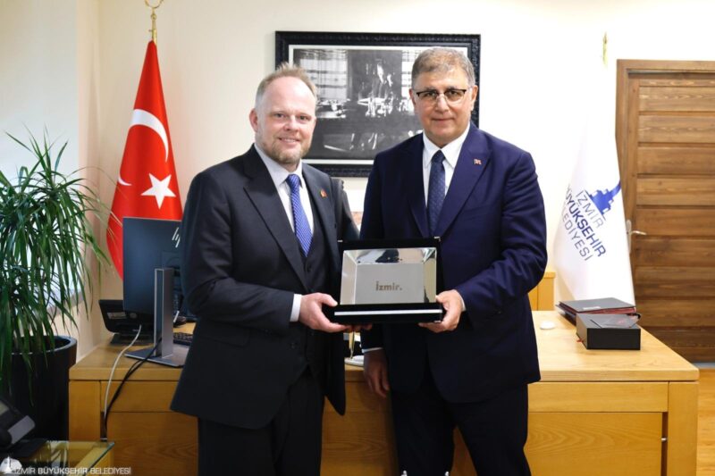
İzmir Büyükşehir Belediye Başkanı Dr. Cemil Tugay, Kanada Büyükelçisi Kevin