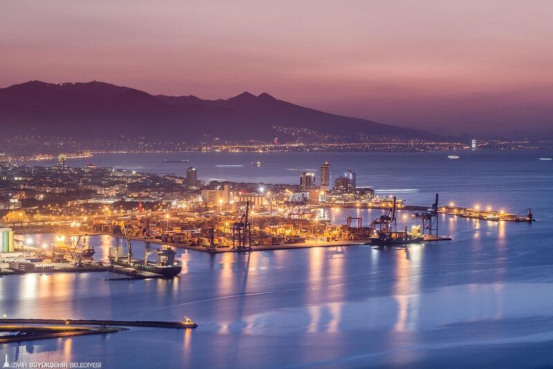 İzmir Büyükşehir Belediyesi’nin akıllı kent vizyonu doğrultusunda “İzmir’in Dijital İkizi”