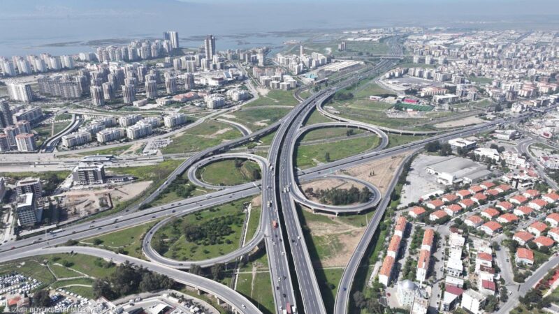 İzmir Büyükşehir Belediyesi, trafikte karbon salımının önüne geçmek ve kesintisiz