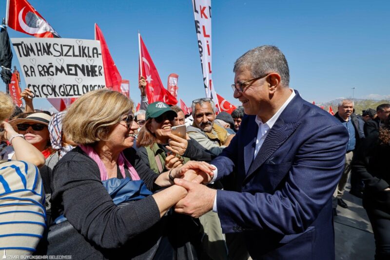 İzmir Büyükşehir Belediye Başkanı Dr. Cemil Tugay, tüm İzmirlileri 19