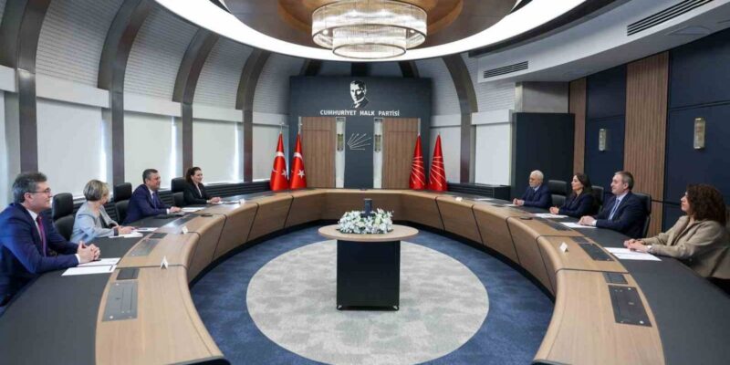 DEM Parti Eş Genel Başkanları Tülay Hatimoğulları ve Tuncer Bakırhan,