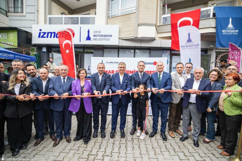 İzmirlileri uygun fiyata sağlıklı ve güvenli alışverişle buluşturan İZMAR mağazalarının