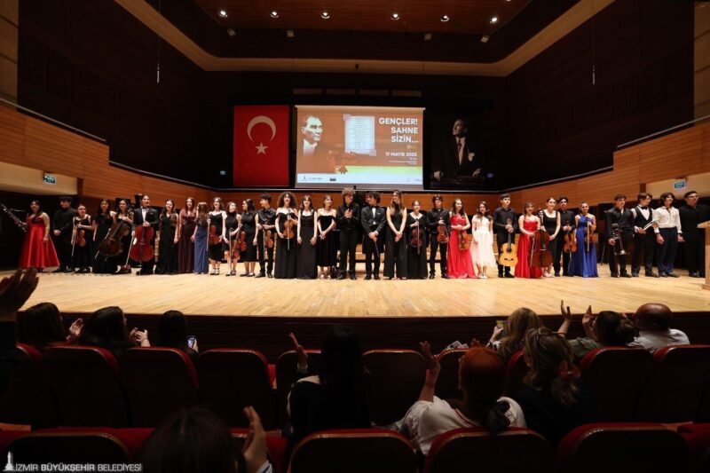 İzmir’in gençleri 19 Mayıs Atatürk’ü Anma Gençlik ve Spor Bayramı